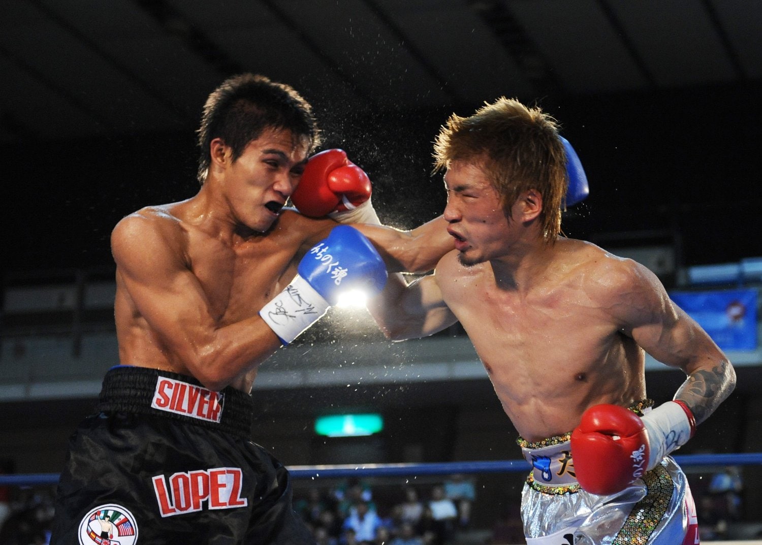 佐藤洋太（右）　(C)AFLO