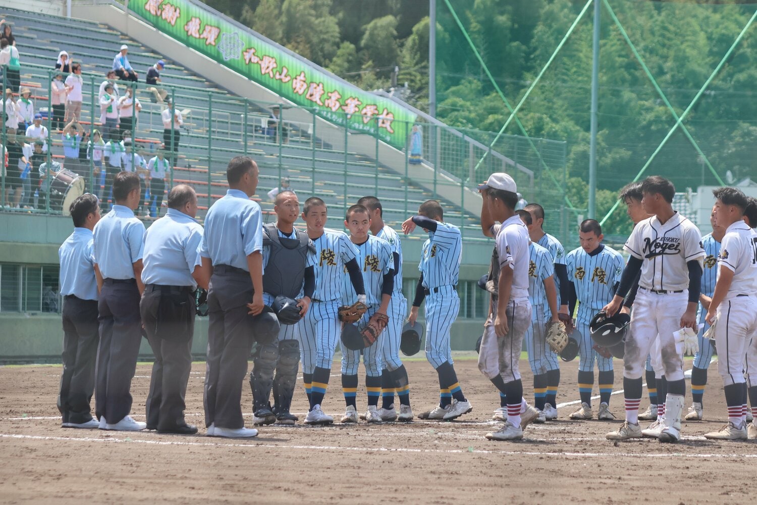 学校の不祥事の影響で、全部員10人だけで挑む和歌山南陵高の選手たち。レゲエ調の効果も話題に ©Fumi Sawai