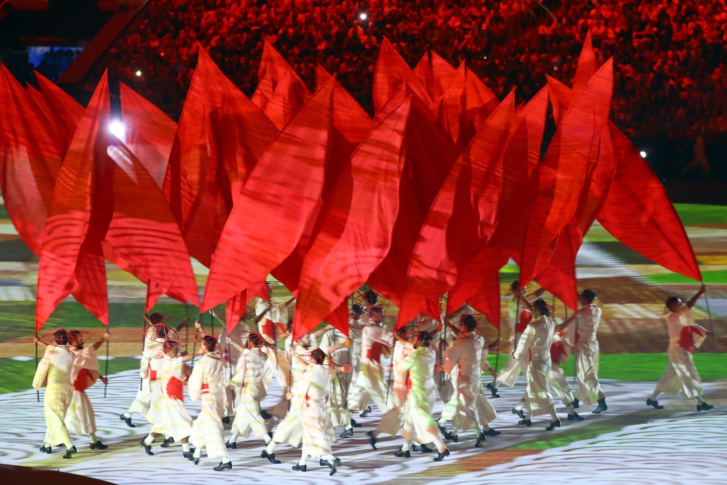 リオ五輪の開会式で、日系移民をテーマにした舞いを披露するダンサー。フェルナンド・メイレレスが「広島」への連帯を世界に発信したものだった