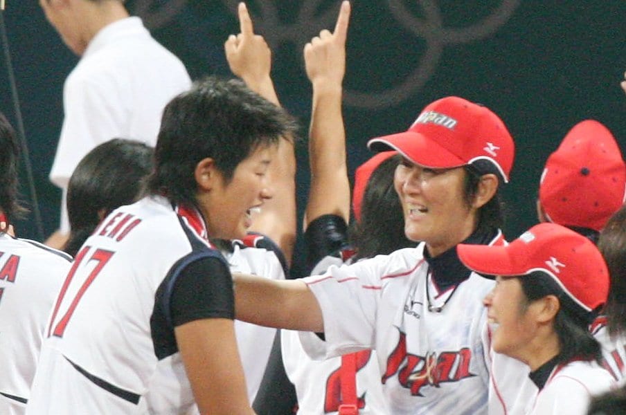 “413球”上野由岐子「人間的に嫌いなわけではない」　13年前、ソフトボール“奇跡の金メダル”を生んだ「小さな事件」＜Number Web＞ photograph by Sankei Shimbun