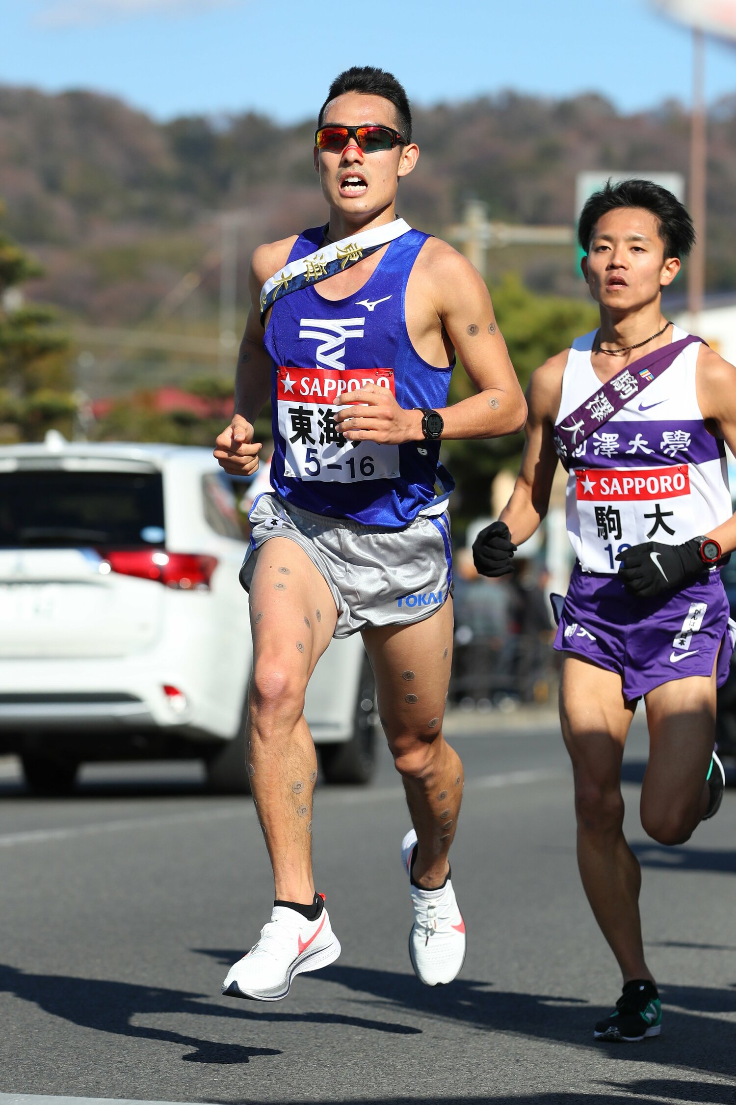 4区で駒大に追いつき、並走する館澤の目に、見えるはずのないものが見えた　©AFLO