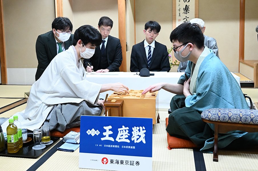 藤井聡太“1％→99％大逆転”の一方で「永瀬拓矢の3勝1敗」もありえた…元A級棋士・田丸昇が“八冠獲得”振り返り「4年前の挫折を経て」＜Number Web＞ photograph by Keiji Ishikawa