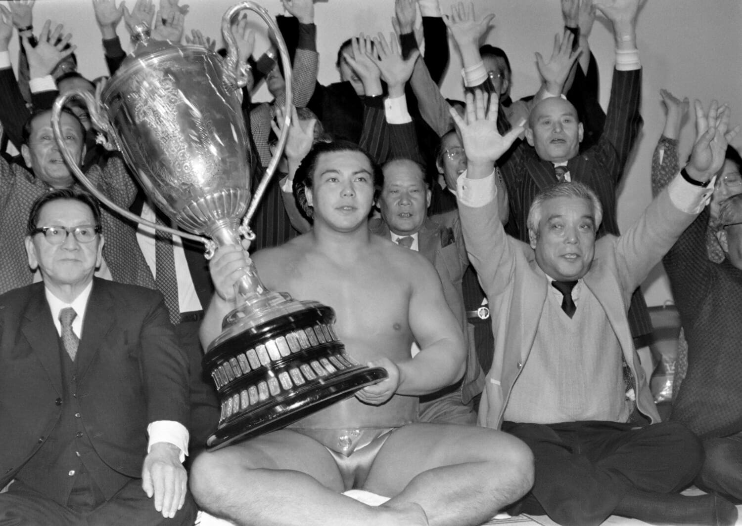 1981年11月、横綱昇進後初の優勝を果たした千代の富士。ここから九州場所8連覇という偉業を達成する　©JIJI PRESS