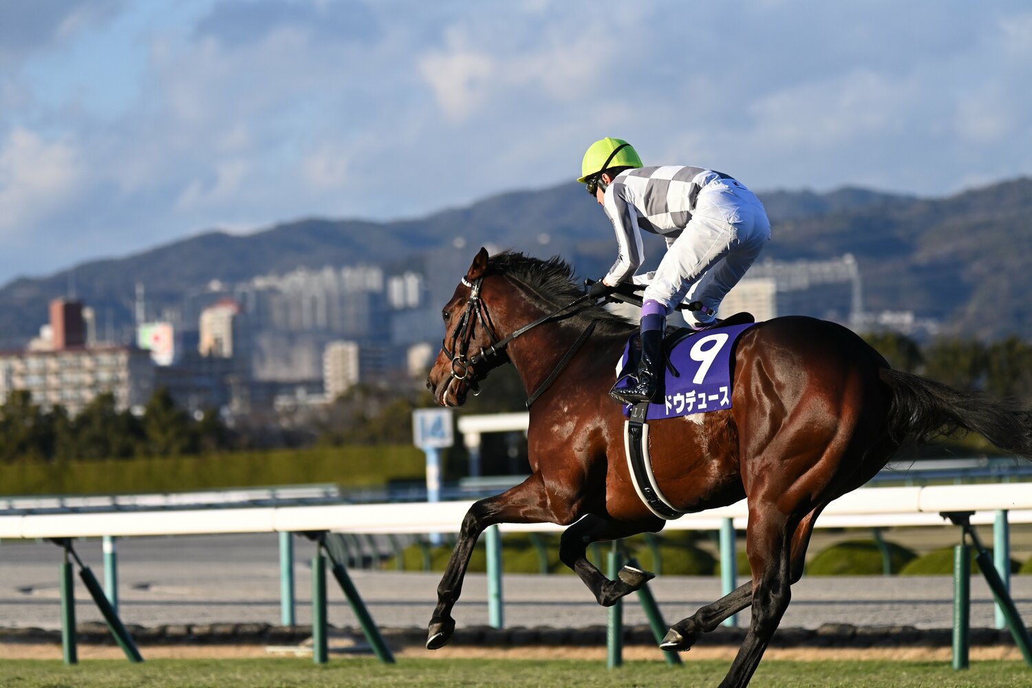 毎年このレースが近づいてくると 朝日杯fs 22回目の挑戦 で武豊 52 が悲願達成 3番人気 だったドウデュースはなぜ勝てたのか 2 3 競馬 Number Web ナンバー