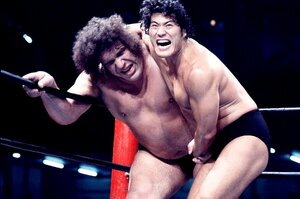 【人気】驚異の「身長223cm、体重250kg」 アントニオ猪木が“血まみれの大巨人”にナックルを叩き込み…名勝負はなぜ生まれた？「ただの超巨漢レスラーではない」