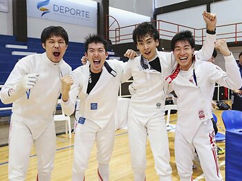 男子エペ団体がW杯初優勝の快挙。日本フェンシングが躍進する理由。＜Number Web＞ photograph by Kyodo News
