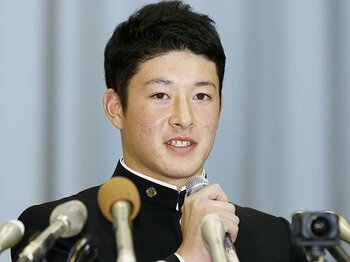 吉田輝星を1位指名した日本ハム、緊迫と高揚のドラフト当日舞台裏。＜Number Web＞ photograph by Kyodo News