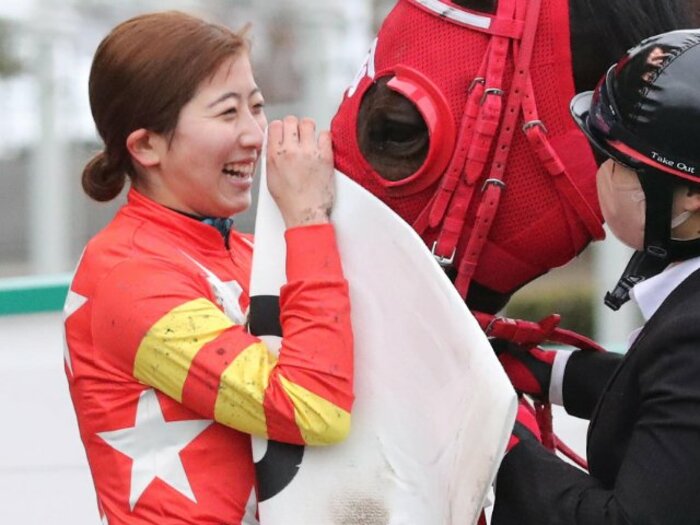今村聖奈（19歳）が見せつけた「スター性」 史上初、JRA女性ジョッキー4名の“競演”が華やかだった…減量制度と“男女差”の大切な論点＜Number Web＞ photograph by Sankei Shinbun