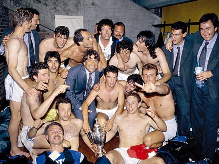 リーグ・アンでもマルセイユは別格！OMの元名物会長タピを巡る壮絶秘話。＜Number Web＞ photograph by Michel Deschamps/L'Equipe