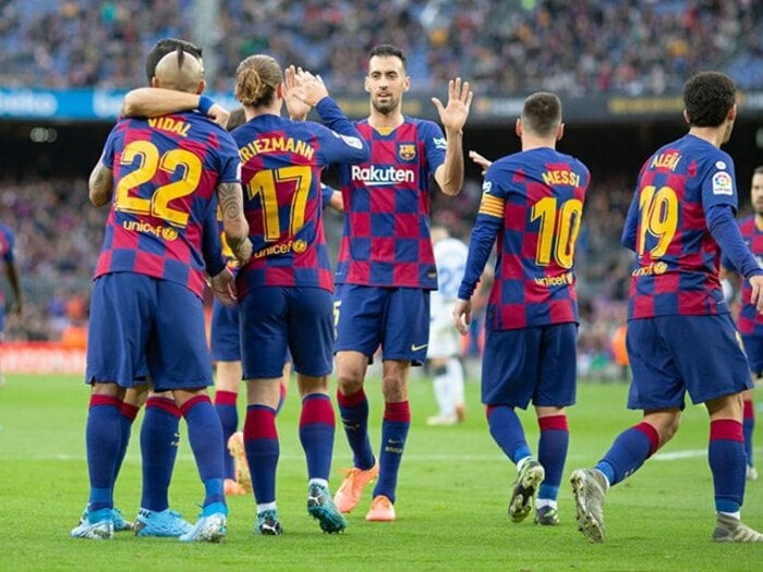 ブスケッツの技は高級万年筆のよう。卓越したパスで描くバルサらしい色。＜Number Web＞ photograph by Getty Images