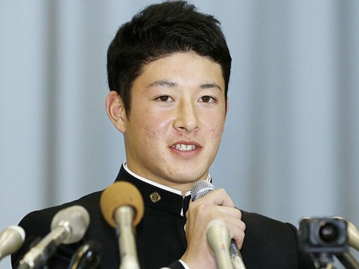 吉田輝星を1位指名した日本ハム、緊迫と高揚のドラフト当日舞台裏。<Number Web> photograph by Kyodo News