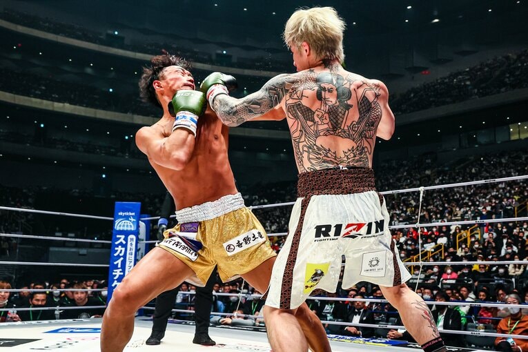 平本の左フックが梅野を直撃　©RIZIN FF Susumu Nagao