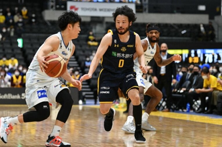 宇都宮ブレックスで在籍14季目を迎えた田臥勇太41歳。レジェンドが語る、八村塁（ウィザーズ）や渡邊雄太（ラプターズ）の活躍、そして日本と世界の差とは ／ photograph by B.LEAGUE