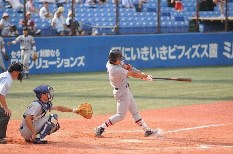 慶應大時代の兄・裕司さん／本人提供