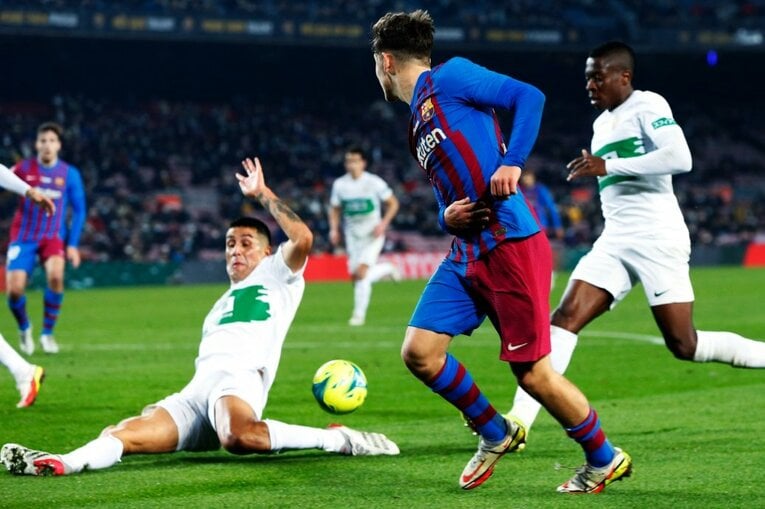 久保建英vsバルサがW杯イヤーのリーガ初戦… 年末の試合で見た「タケの身体の進化」と新星たちの奮起〈撮影者の視点〉(22)