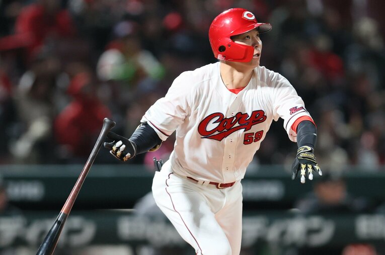 4月7日の巨人戦で今季初本塁打を放った大盛 ／ photograph by SANKEI SHIMBUN