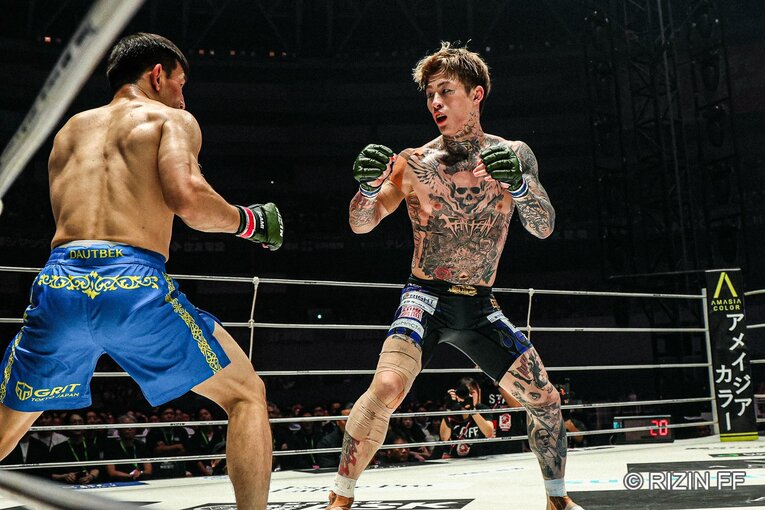 『超RIZIN.5』平本蓮vs.カルシャガ・ダウトベック　©RIZIN FF