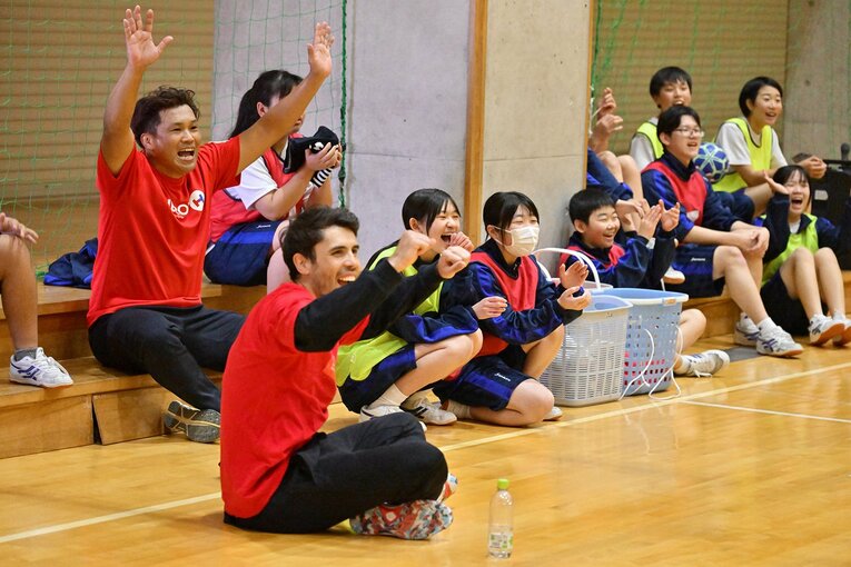 子供たちと一体となり楽しむことで思い出を作るふたりのアスリート