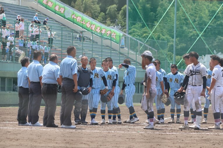 学校の不祥事の影響で、全部員10人だけで挑む和歌山南陵高の選手たち。レゲエ調の効果も話題に　©Fumi Sawai