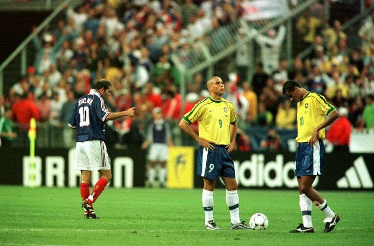 98年W杯決勝直前に体調不良で倒れ、かろうじて出場したフランス戦では活躍できず、ブラジルは優勝を逃した　©JMPA