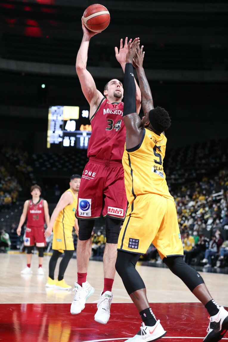 パブロ・アギラール（左）