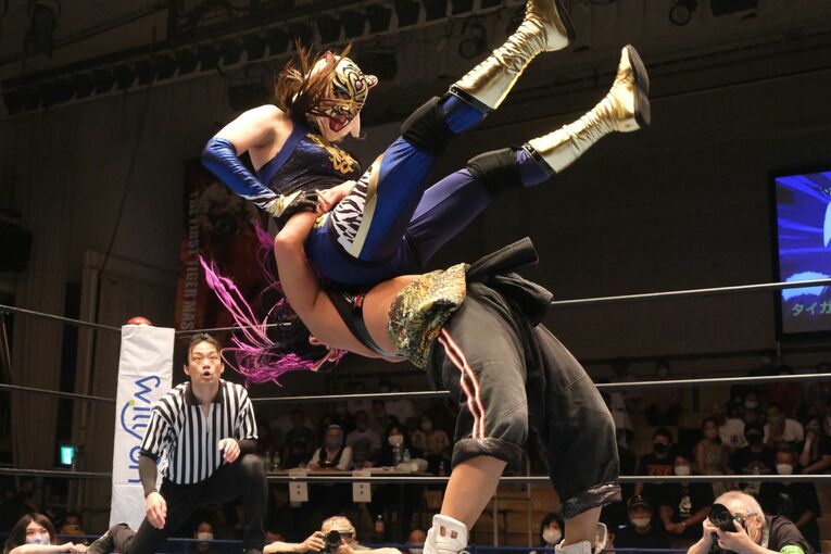 「はっきり言って、初代タイガーマスクのクローン」 《タイガー・クイーン》衝撃デビューに佐山聡も「思った以上の合格点」(19)