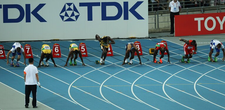 100m決勝にてボルトがフライングする瞬間　©Getty Images