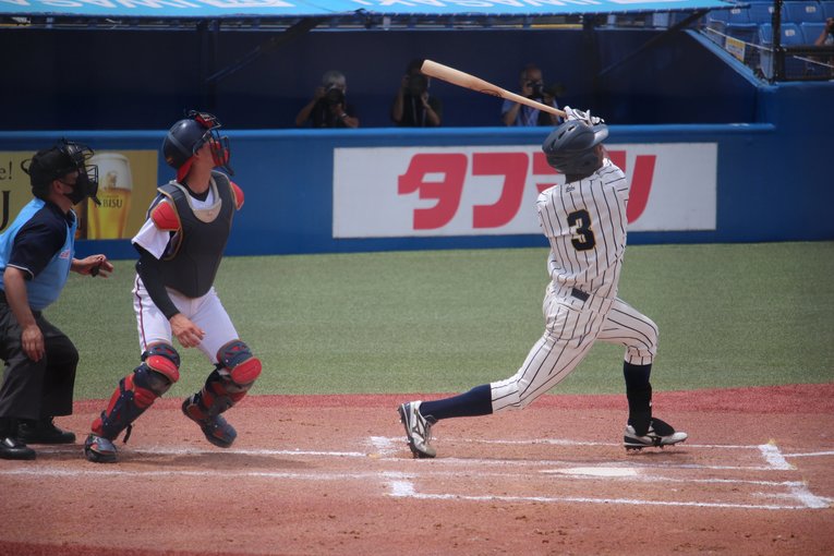 全日本大学野球選手権で西武1位・隅田知一郎からホームランを放つブライト健太　©︎Yu Takagi