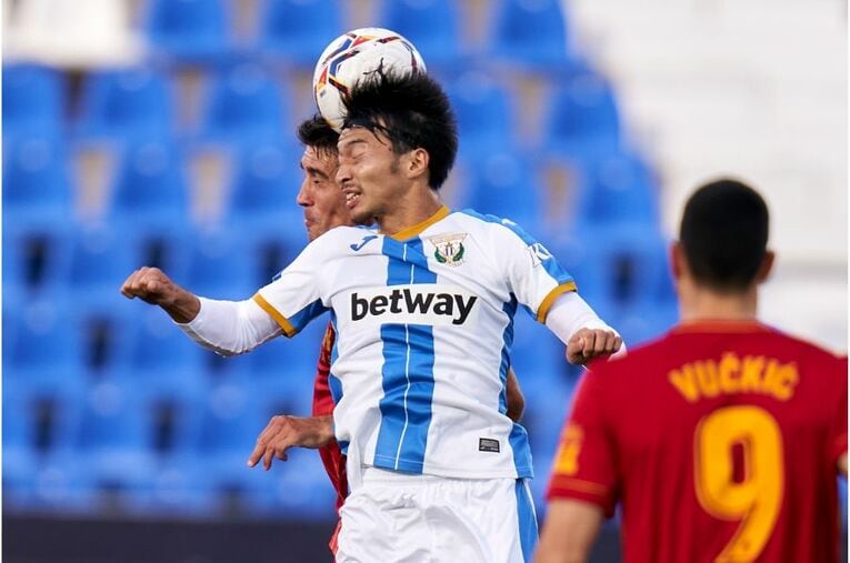 クラシコ“疑惑PK”にバルサ憤慨！ 衝撃の13－0、中島翔哉＆柴崎岳の活躍…写真で欧州蹴球トピックス(12)