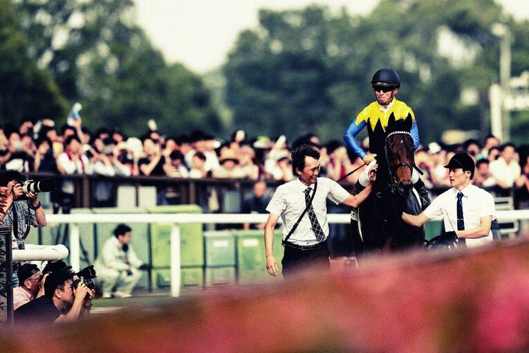 第83回（2016年）日本ダービーを制したマカヒキと川田将雅　©︎Kiichi Matsumoto