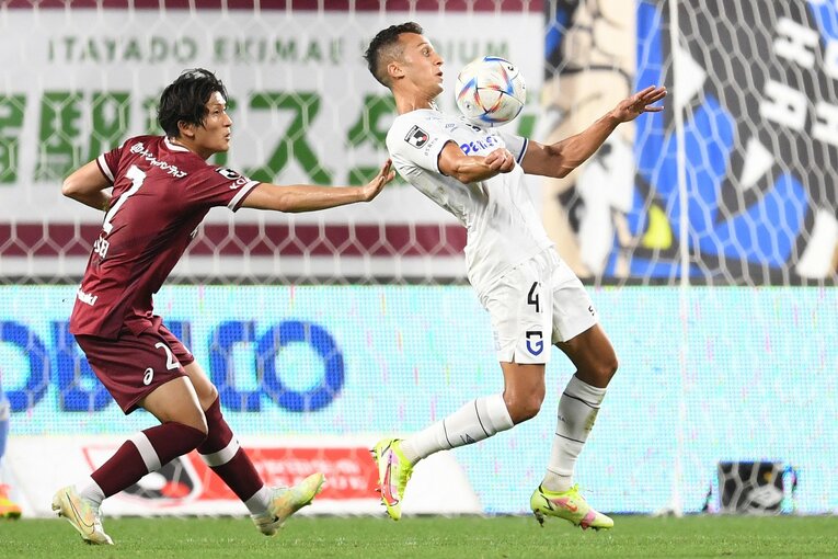 大迫勇也の“半端ないメンタル”が崖っぷちの神戸を蘇らせた…J1残留を争う激闘でカメラマンがとらえた決定的瞬間「PK蹴る気満々だ」(45)