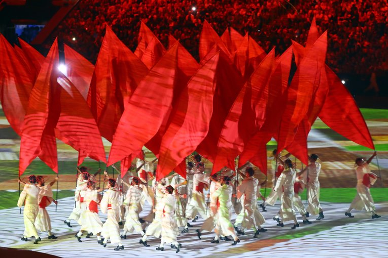 リオ五輪の開会式で、日系移民をテーマにした舞いを披露するダンサー。フェルナンド・メイレレスが「広島」への連帯を世界に発信したものだった