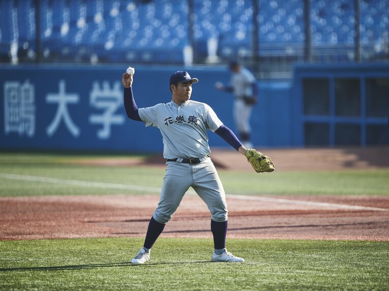 ファーストを守る麟太郎 ©Yuki Suenaga