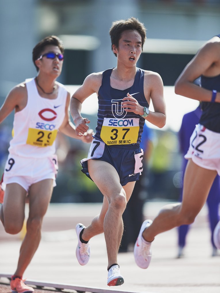 箱根2区4位と好走した松山和希（2年）は、5000mレース後トラックに倒れこみ、最終18位に終わった ©Yuki Suenaga
