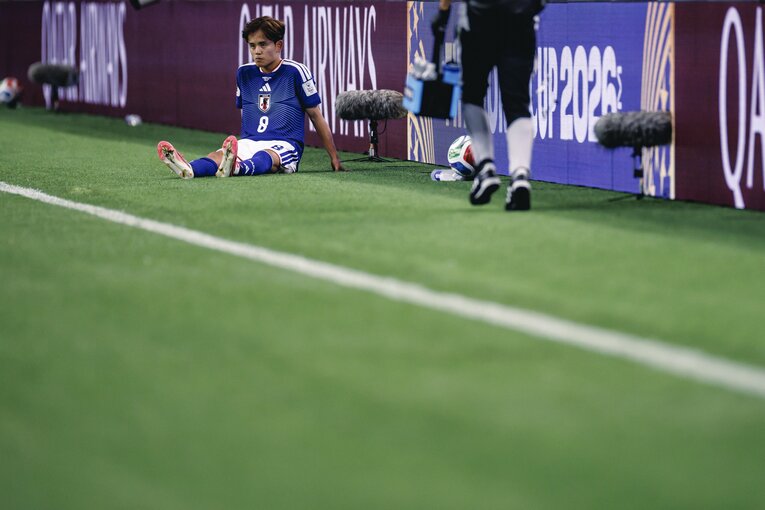 テレビに映らない日本代表vsオランダ撮影写真。久保が負傷した一部始終（写真は右に続きます）　©Kiichi Matsumoto/JMPA