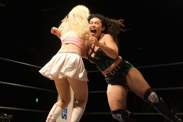 「圧倒される肉体美」を目指す新人女子プロレスラー…コンテストにも出場するZONESが語る“理想像”「実は体重が10kg減ったんです」(27)