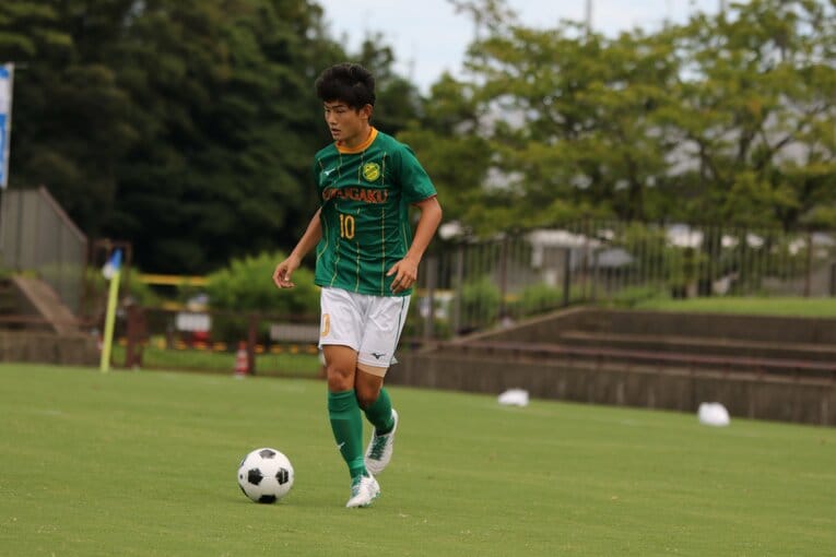 インターハイでプレーする静岡学園のMF古川陽介（3年）　©Takahito Ando