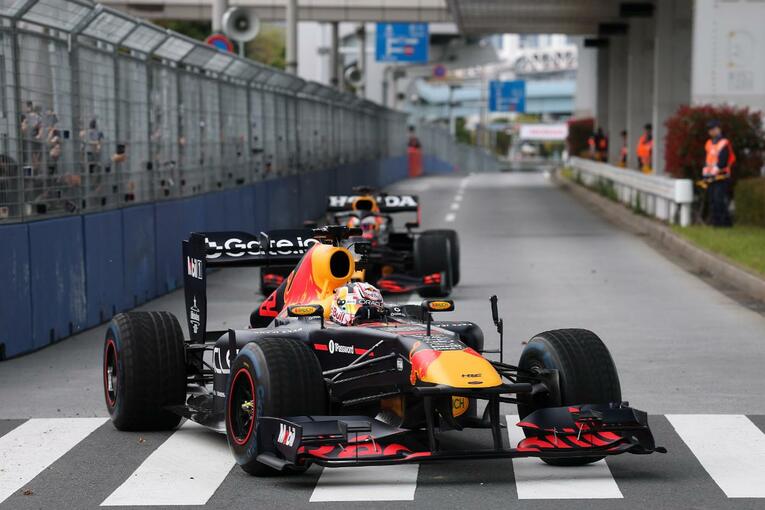 角田とレッドブルが東京・お台場で派手にデモランした『Red Bull Showrun x Powered by Honda』の模様　©Getty Images / Red Bull Content Pool