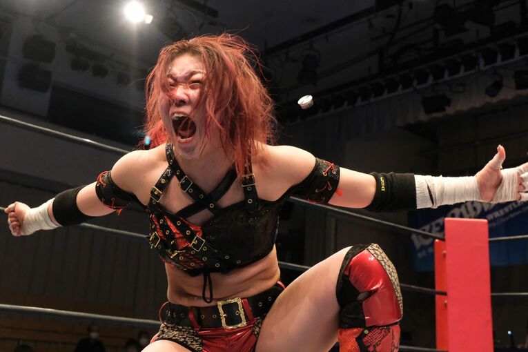 鈴季すず（クリックすると「この記事の写真」に飛びます。流血等の過激な写真を含みますのでご注意ください）