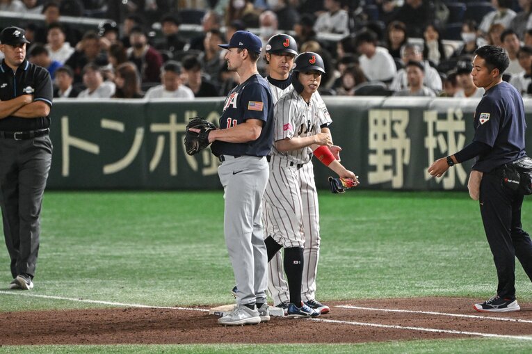 プレミア12米国戦、8回に出塁した五十幡亮汰　©Nanae Suzuki