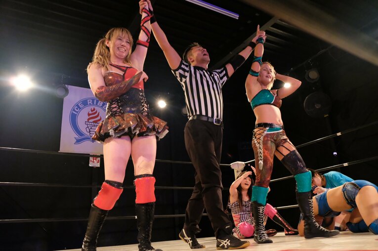 アイスリボン時代のジュリアとテキーラ沙弥。二人はタッグパートナーだった