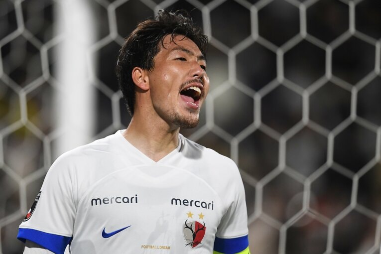 4月9日の柏レイソル戦後、2度目の挨拶のためにチームメイトを呼び戻す昌子源