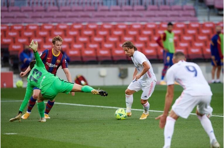 クラシコ“疑惑PK”にバルサ憤慨！ 衝撃の13－0、中島翔哉＆柴崎岳の活躍…写真で欧州蹴球トピックス(11)