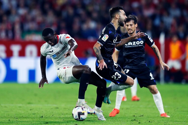 久保建英「脱臼ケガ明け緊急出場」を撮った…W杯へ頼もしい攻撃力と“激論”、気になるのは“ほぼ90分プレー時の疲労感”(22)