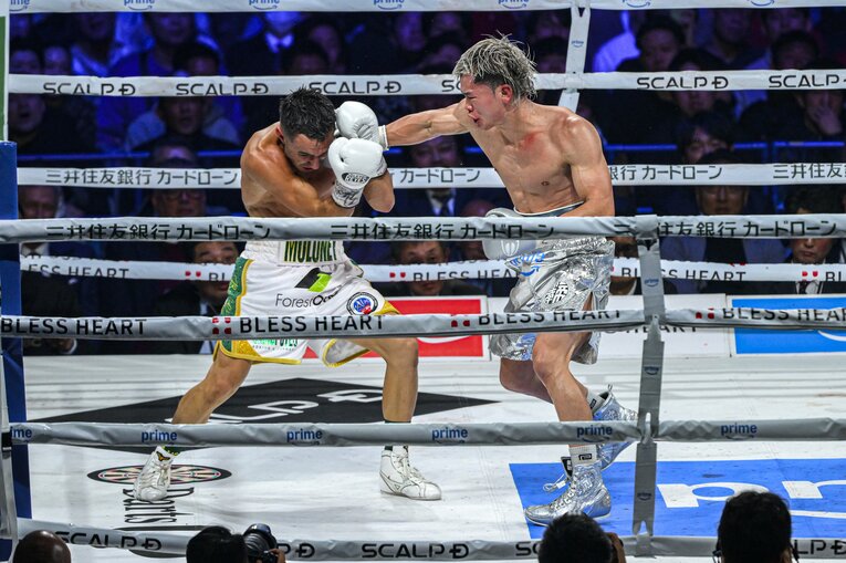 10ラウンド、激しい打ち合いを繰り広げたモロニーと那須川天心　©Takuya Sugiyama