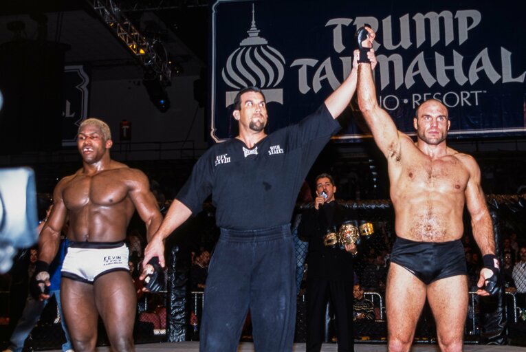 UFCレジェンドとして長く活躍するクートゥアに破れ、王座から陥落した　©Susumu Nagao