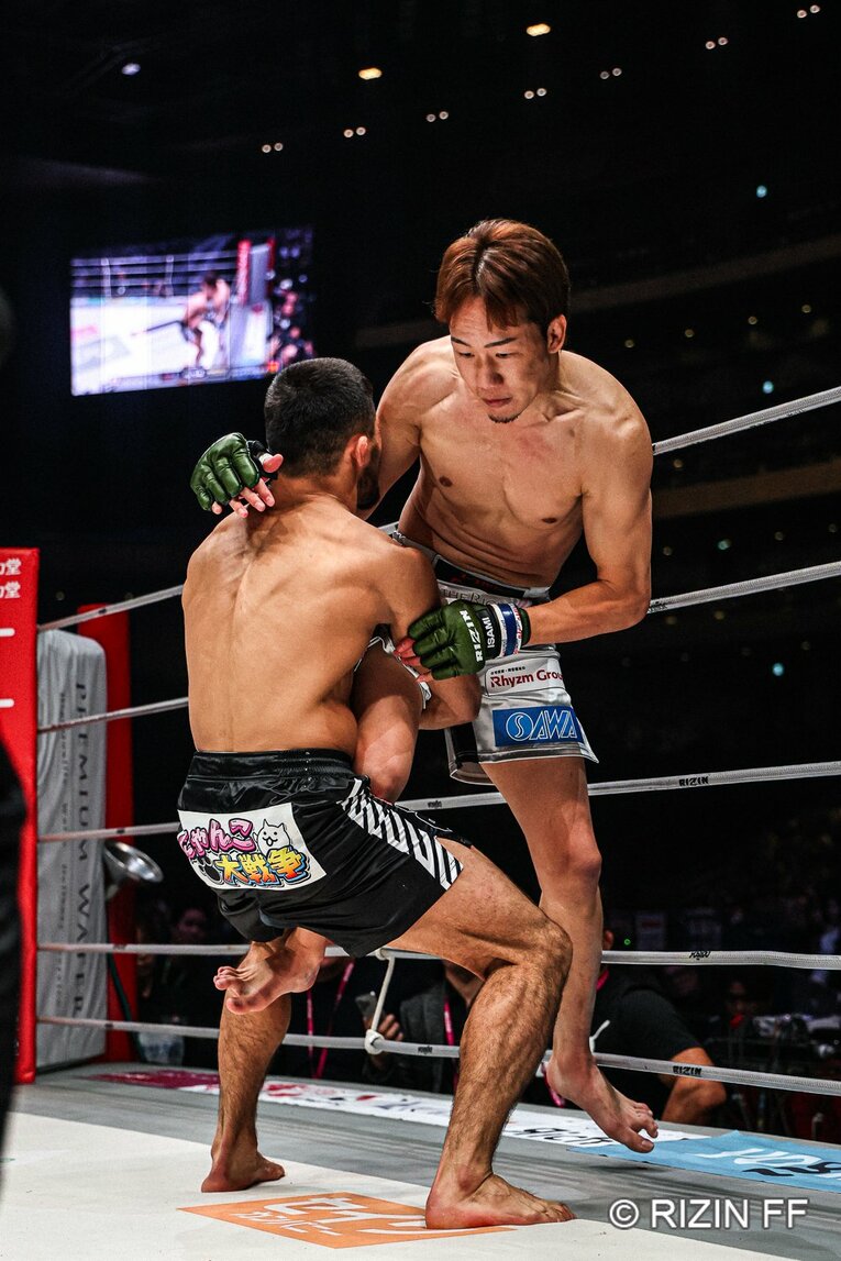 朝倉未来vsシェイドゥラエフ【スワイプするとそのほかの写真もご覧になれます】　©RIZIN FF