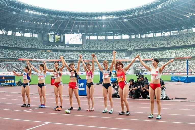 8人でのフィナーレ　©Nanae Suzuki