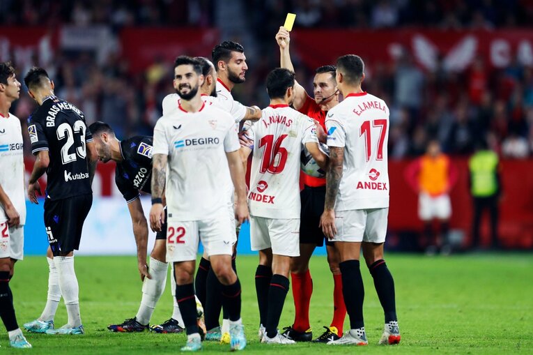 久保建英「脱臼ケガ明け緊急出場」を撮った…W杯へ頼もしい攻撃力と“激論”、気になるのは“ほぼ90分プレー時の疲労感”(25)