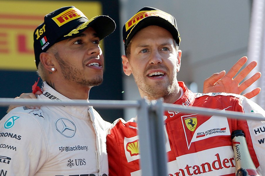 ハミルトンはセナの記録に並べるか?ベッテルとの攻防に注目の日本GP。<Number Web> photograph by AFLO